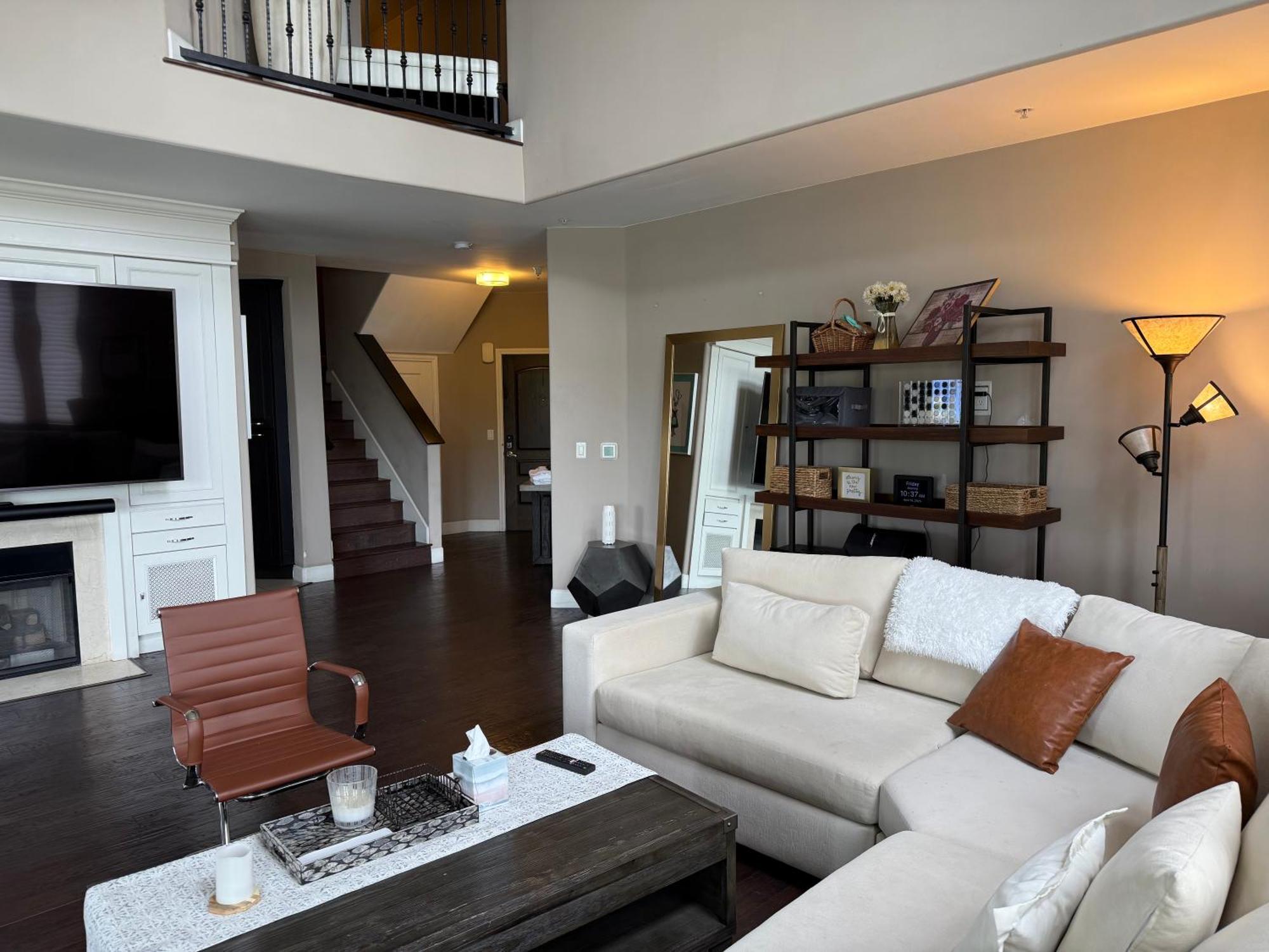Penthouse At The Grove 414 Hotel